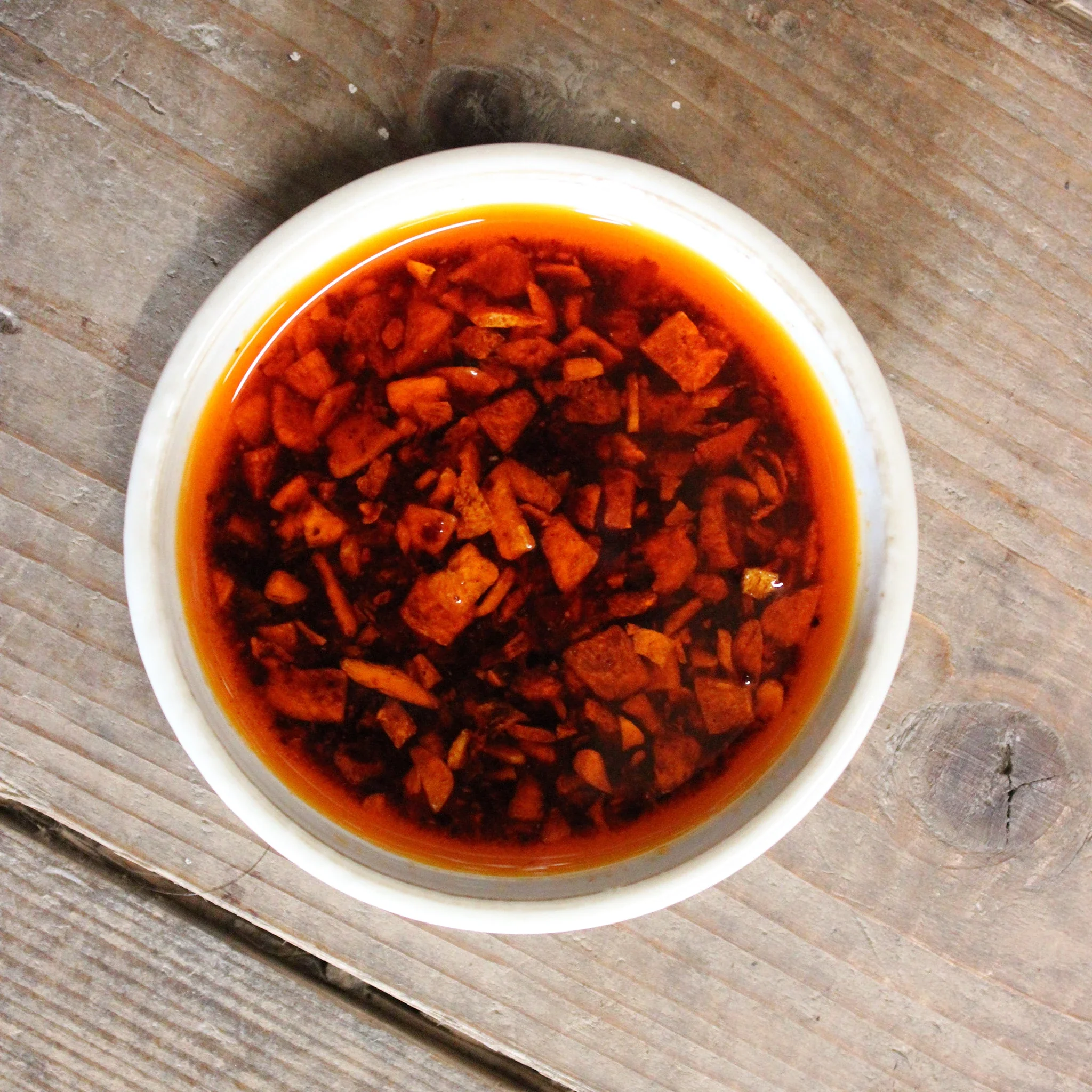 Momoya Taberu Mild La-Yu Chilli Oil - 110g - Image 3