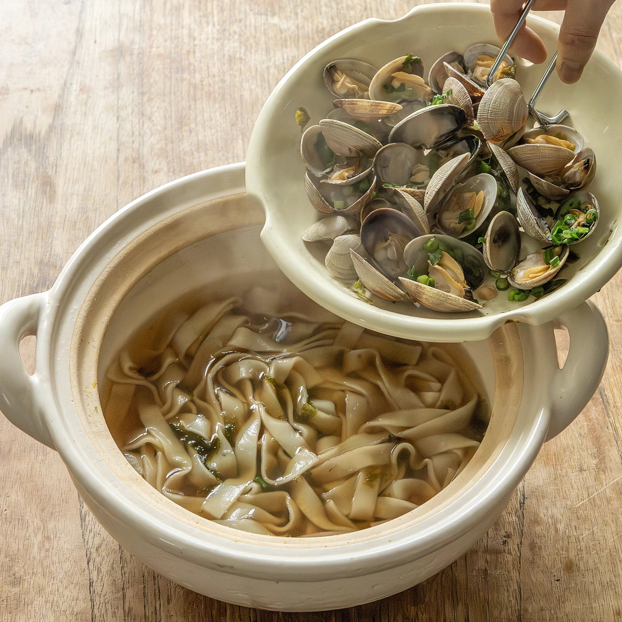 Mushi Nabe Donabe Steamer - White Glaze - Image 11